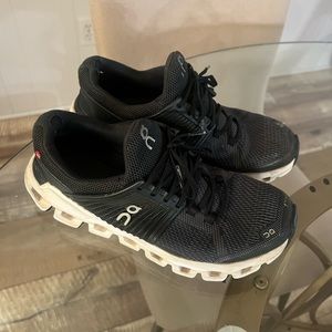 Cloudswift Women’s On’s - Worn- 7.5 (Black)